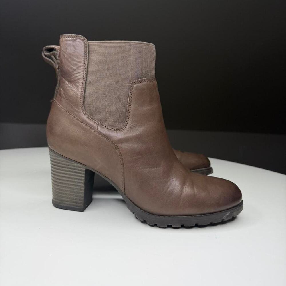 Clarks Brown Leather Chelsea Ankle Boots Womens 8.5 Block Heel Lug Sole